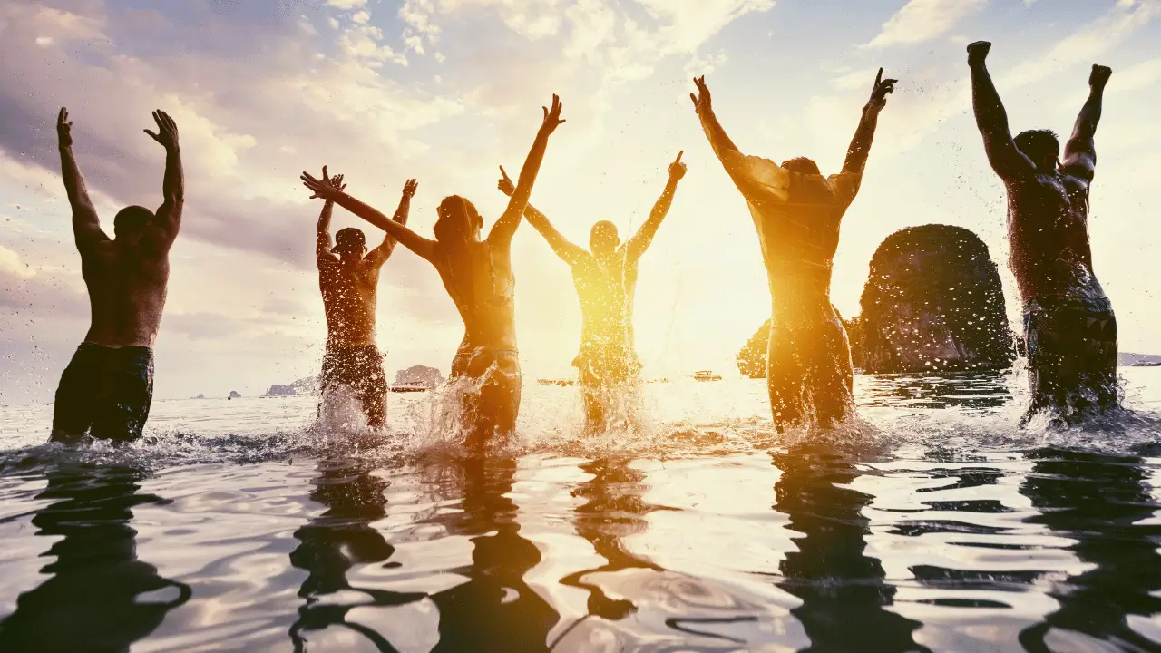 People enjoying the sea