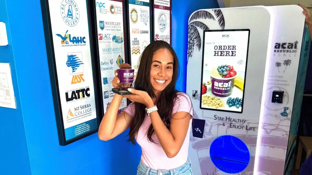 Woman smiling with açaí in her hands