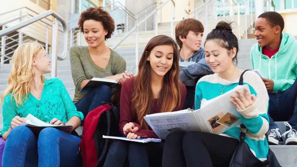 Students talking to each other - img vintage expressions lsi - Language Systems International Students talking to each other