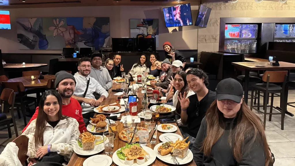 Students dining - img best option lsi - Language Systems International Students dining