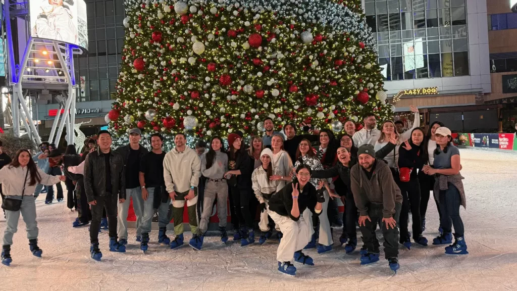 Students in front of a Christmas tree - img best option lsi 3 - Language Systems International Students in front of a Christmas tree