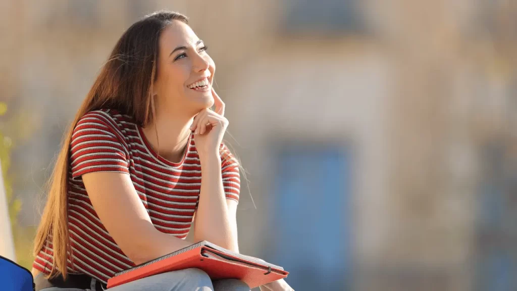 Woman smiling - img choosing the right english school lsi - Language Systems International Woman smiling