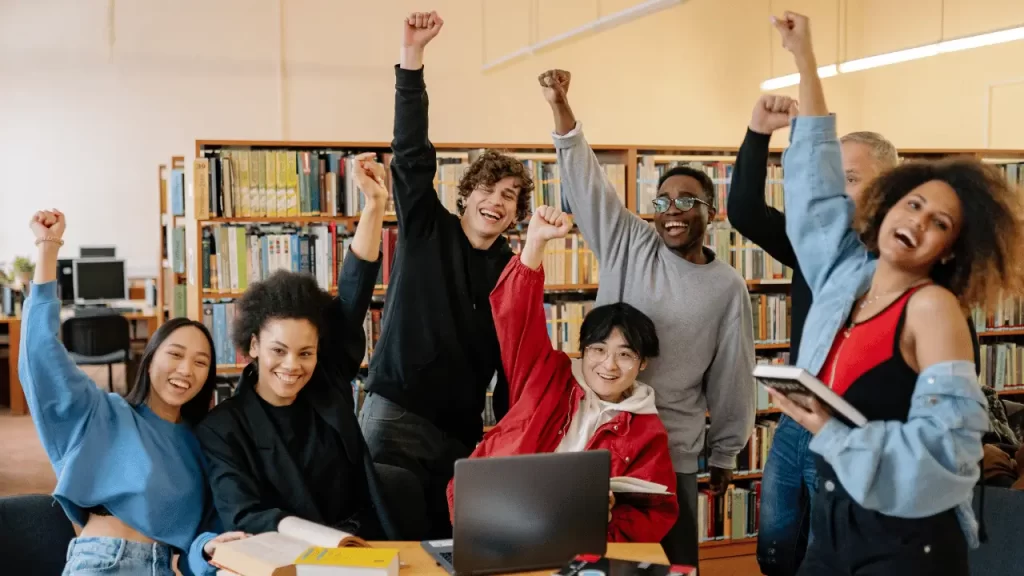 Students smiling - img f1 student visa lsi 1 - Language Systems International Students smiling