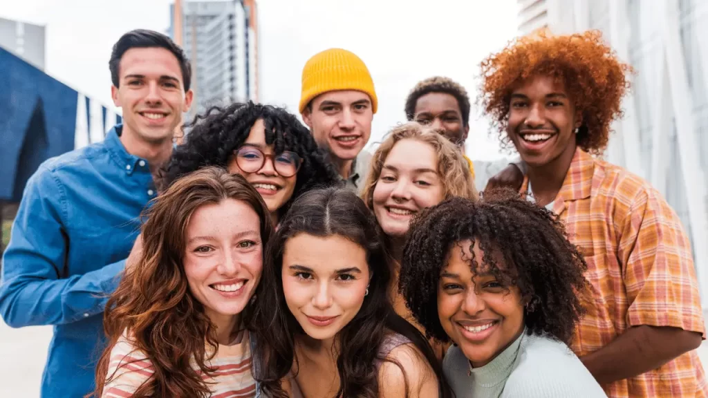 Teens smiling together - img cost study english usa lsi 2 - Language Systems International Teens smiling together
