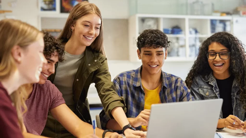 Students talking about e-mail